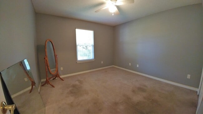 Building Photo - 6568 Fern St