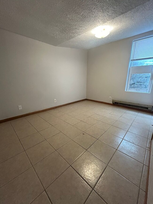 Building Photo - 4640 Izard St