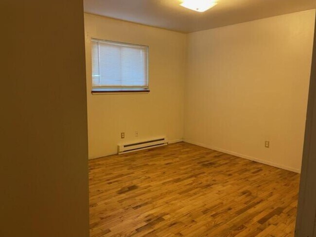 Bedroom 1 - 1104 S 40th Ave