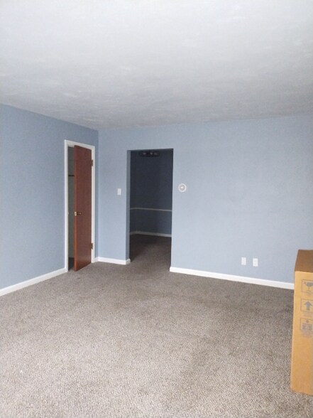 Building Photo - 3131 Mozart Ave