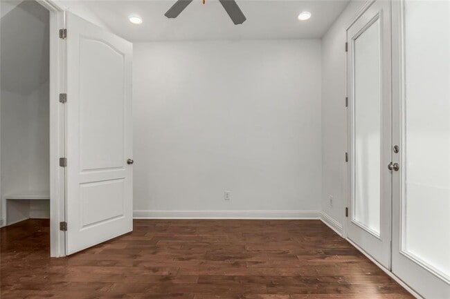 Building Photo - 611 Mazal Ln