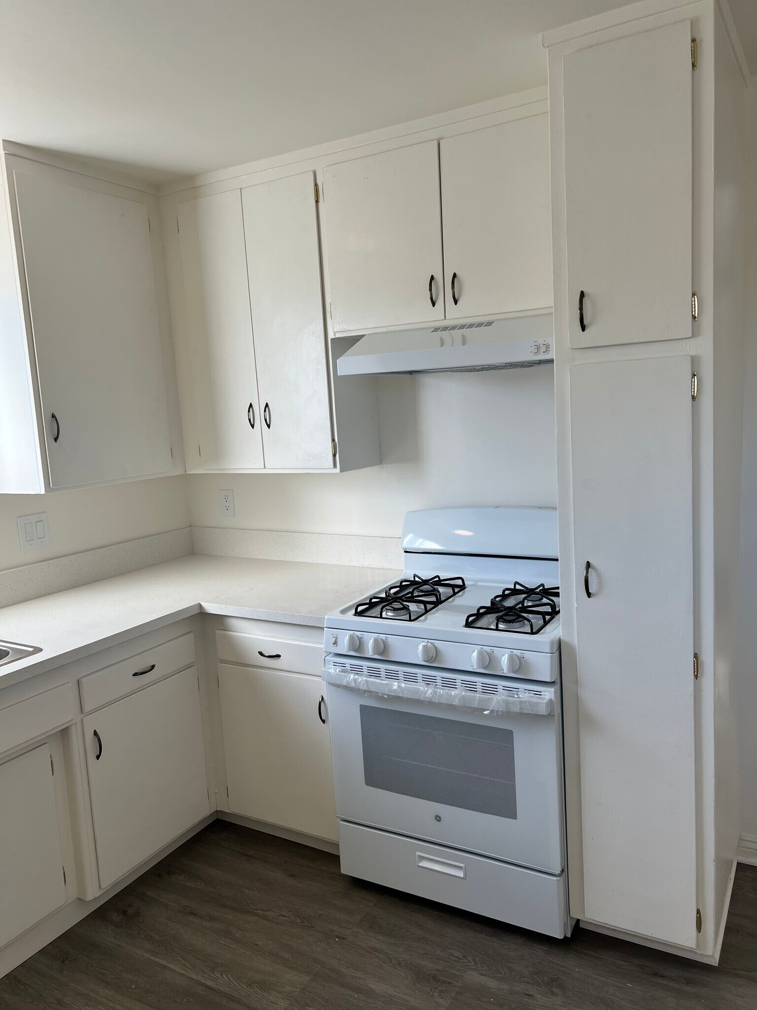 Building Photo - 1057 Western Ave