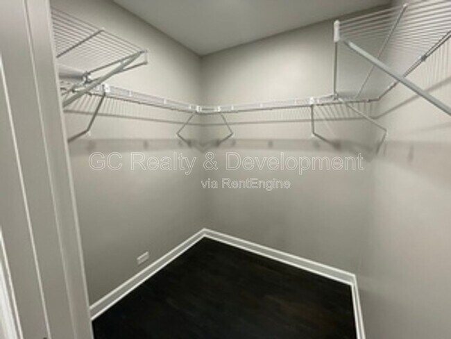 Building Photo - 4315 Stanley Ave
