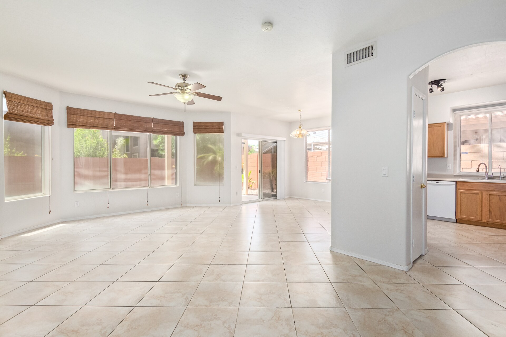 Building Photo - 3316 E Tierra Buena Ln