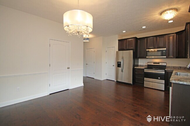 Building Photo - Modern 3BR Townhouse with Private Backyard – Ready to Rent!