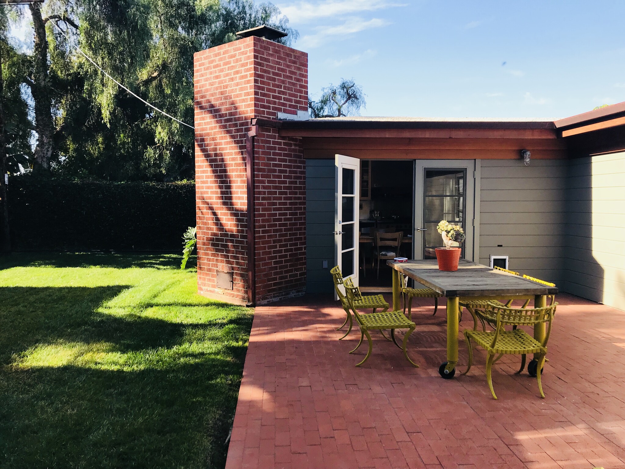 Building Photo - 723 Arenas St