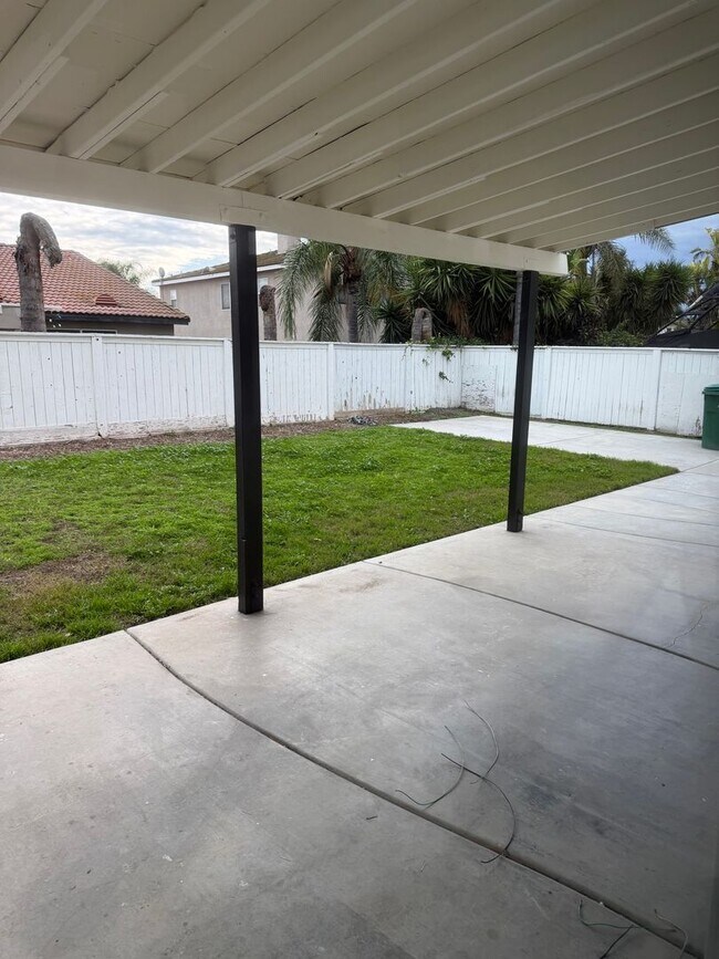 Building Photo - Eastvale 2 story beauty