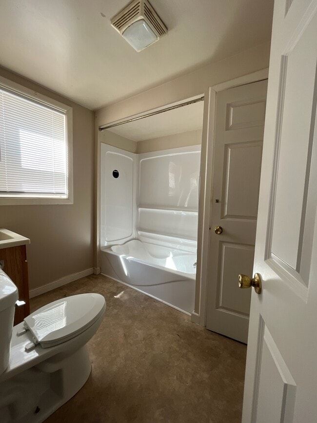 Building Photo - 712 Terrace Ave