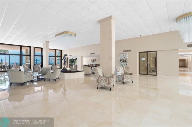 Building Photo - 1147 Hillsboro Mile