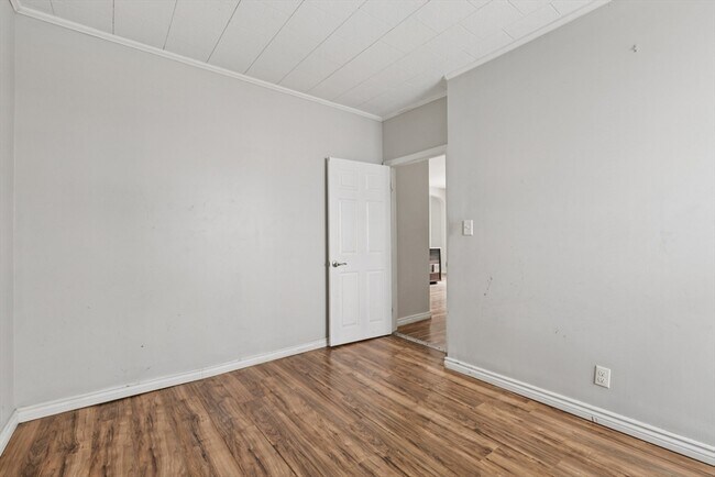Building Photo - 344 Jencks St