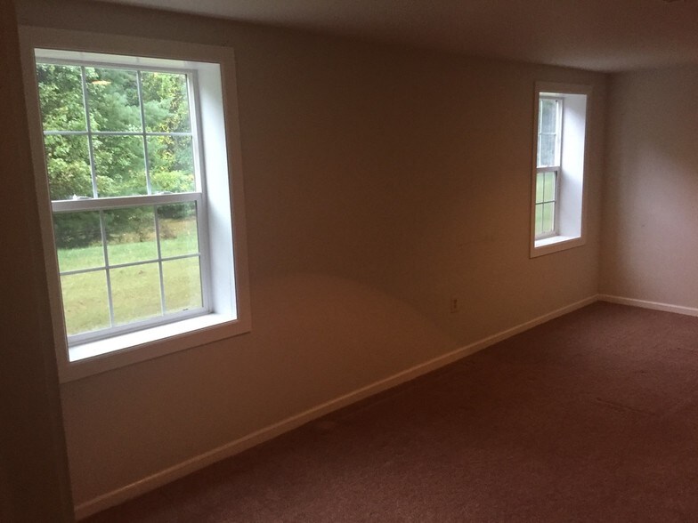 Living room 1F - 4300 Stablemere Ct