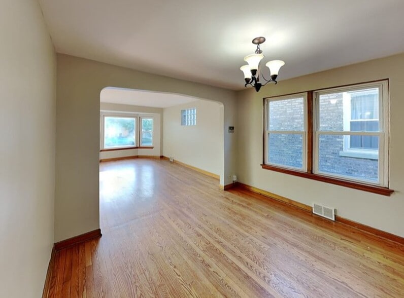 Building Photo - 3542 Wesley Ave