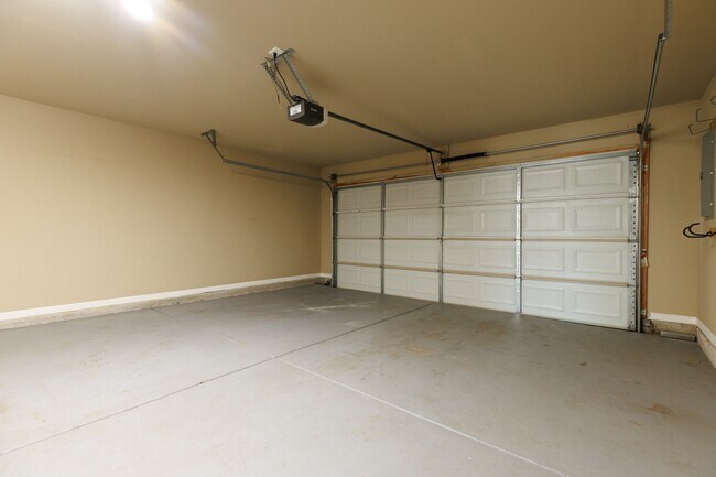 Building Photo - 2415 Bell Manor Dr SW