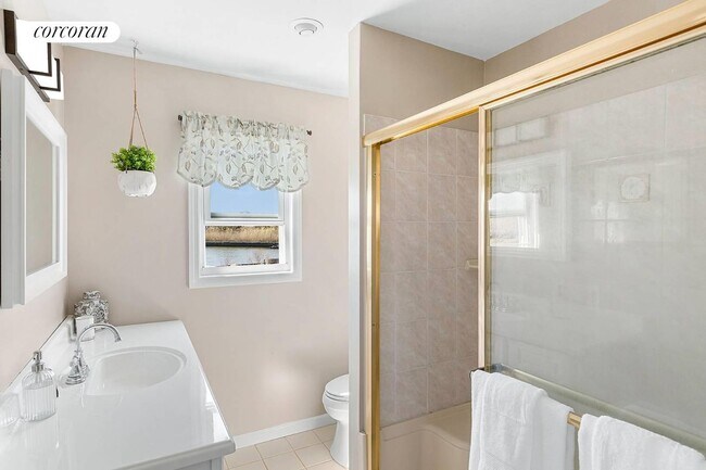 Building Photo - 25 Seatuck Ln