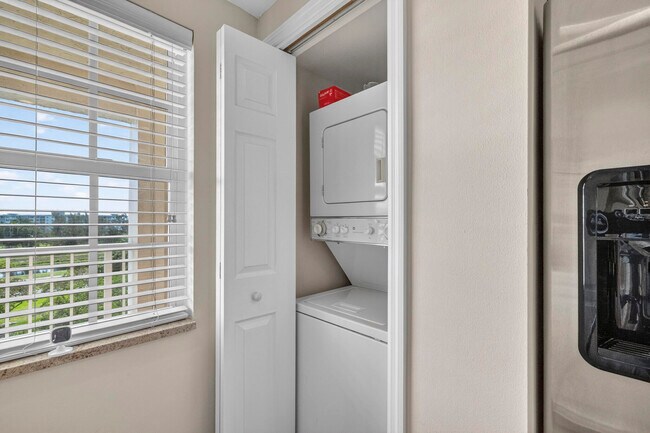 Building Photo - 3499 Oaks Way