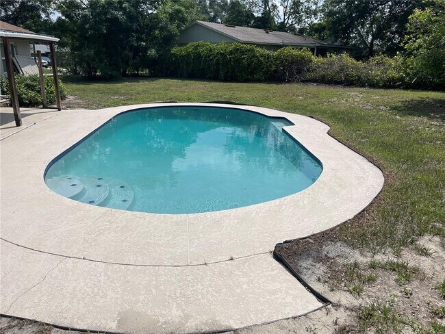 Building Photo - 2753 Foxdale Dr