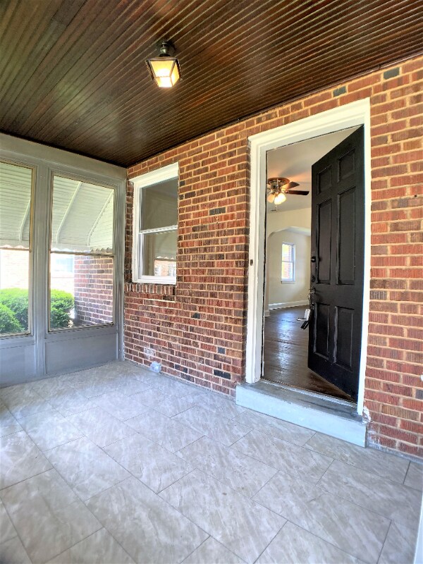 Building Photo - 95 Kentway