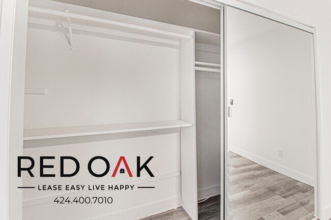 Building Photo - 7720 Hampton Ave