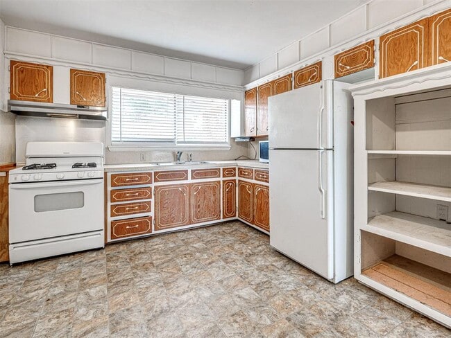 Building Photo - 1212 Lynnwood Dr