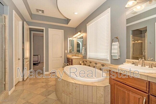 Building Photo - 2029 E Hackberry Pl