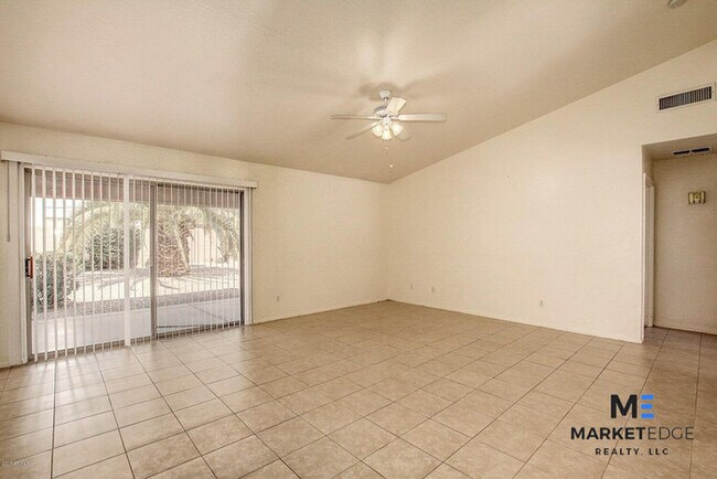 Building Photo - 3Bed/2Bath Home at Lower Buckeye Rd! JOIN ...