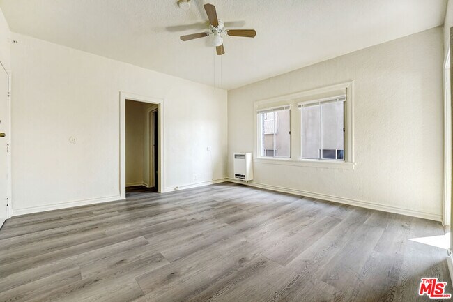 Building Photo - 807 S Fedora St