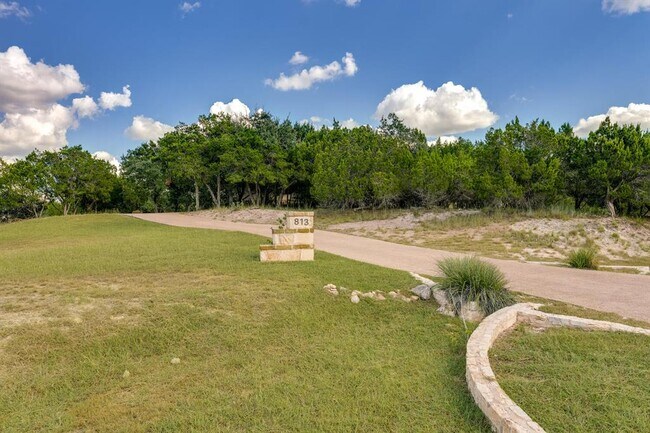 Building Photo - 813 Moonlight Bay Dr