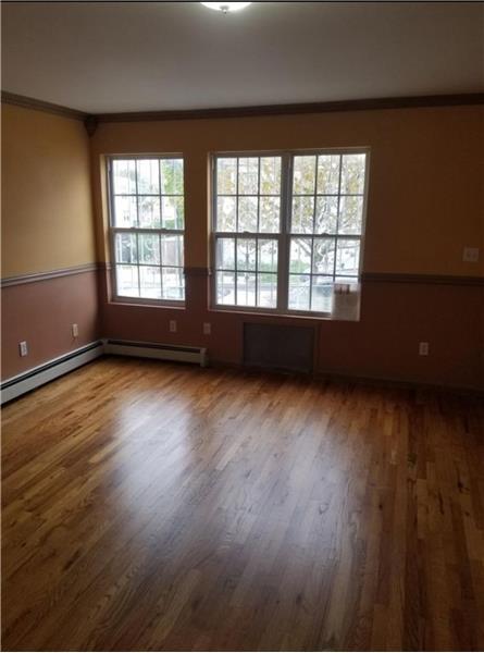 Building Photo - 800 S Oak Dr