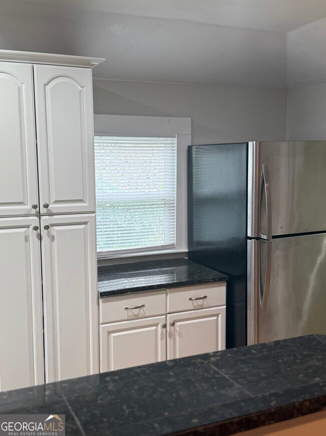 Building Photo - 1750 Linwood Ave