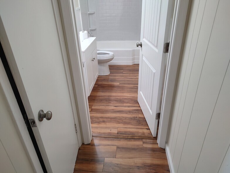 Building Photo - 121 Seaman Dr