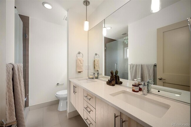 Building Photo - 2224 E 21st Ave