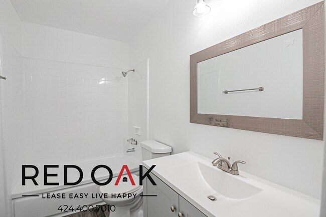 Building Photo - 615 Erie St