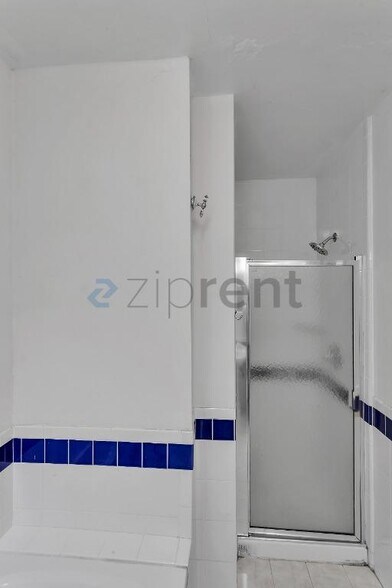 Building Photo - Unit