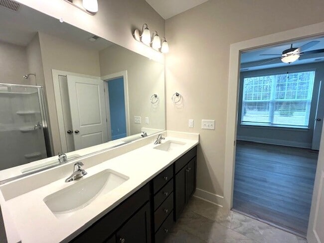 Building Photo - ~~ Charming Townhome w/Bonus Room in Meban...
