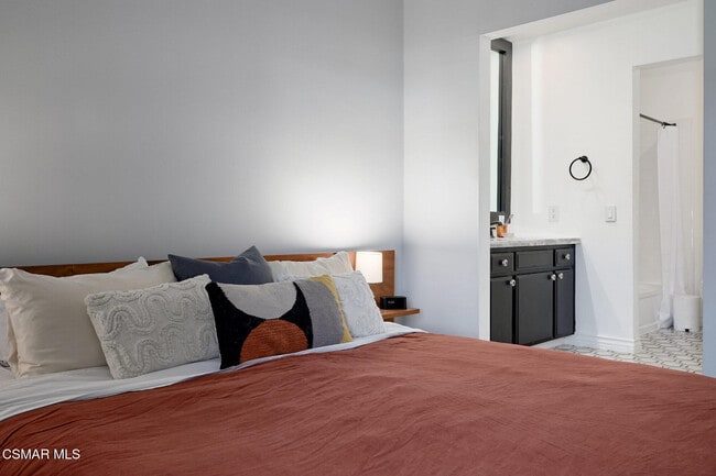 Building Photo - 1988 Olivewood Ct