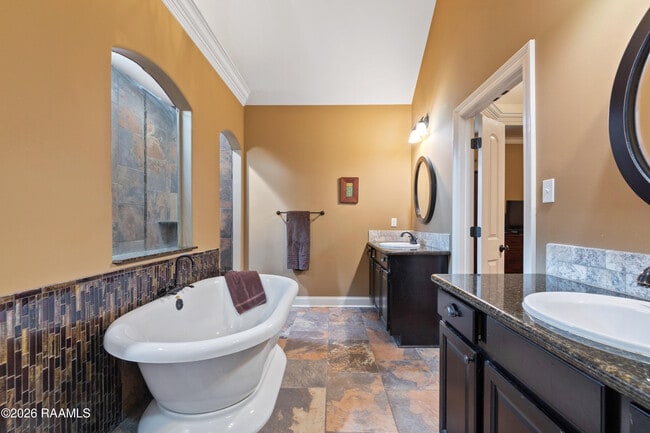 Building Photo - 126 Heathwood Dr