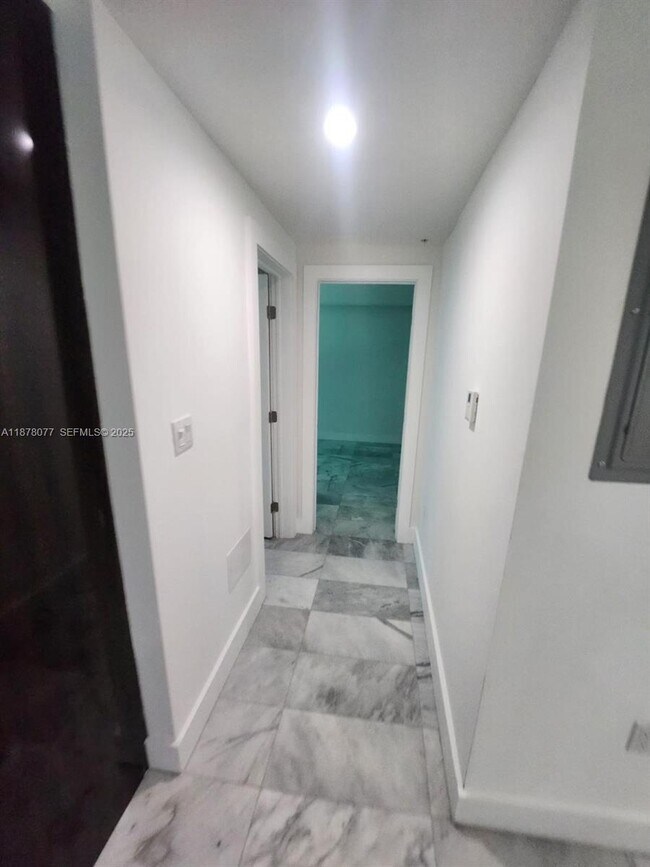 Building Photo - 1560 Drexel Ave