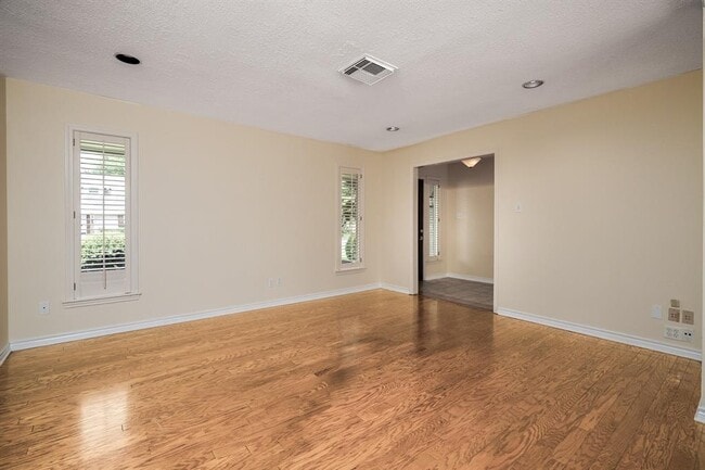 Building Photo - 10631 Del Monte Dr