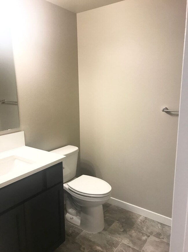 Building Photo - Single level home in Sisters!