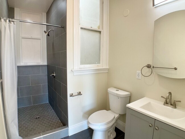 Building Photo - REMODELED 4BR/3BA. In Unit Laundry! Dishwasher! Bay Windows!