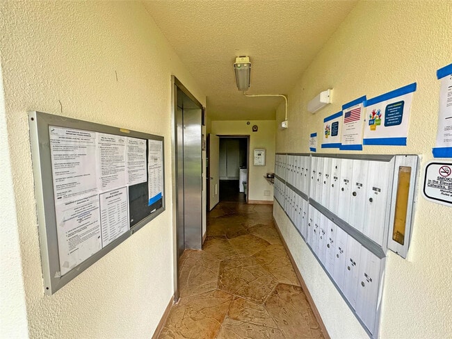 Building Photo - 543 Mansfield M