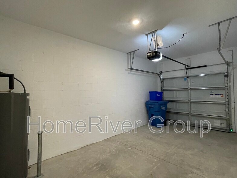 Building Photo - 2123 Hallier Cv