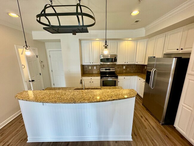 Building Photo - Fabulous South End Condo for Immediate Lease! Water included!