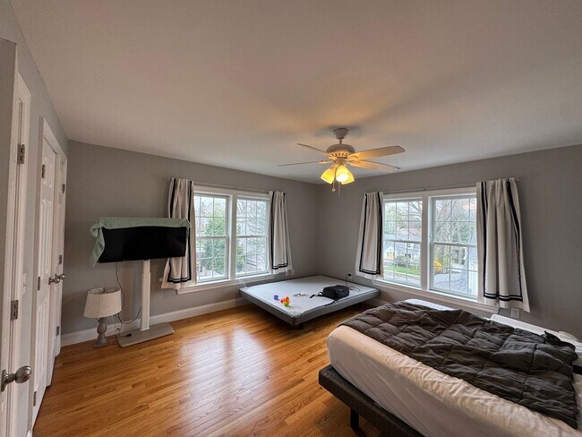 Building Photo - Waltham 3 bed 2.5 Bath