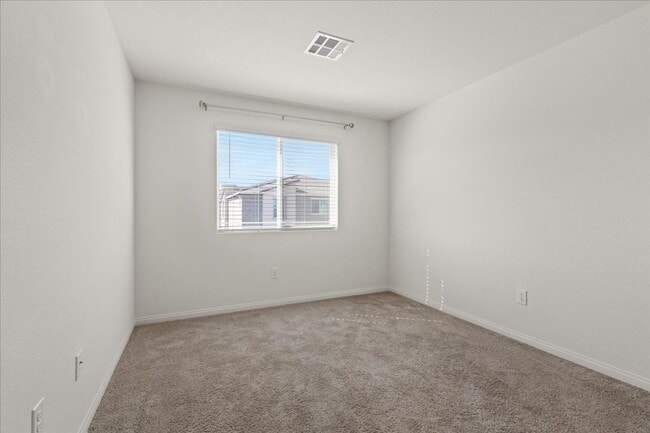 Building Photo - Spacious 3 Bd, 2Bath Open Concept, Community Amenities and more!