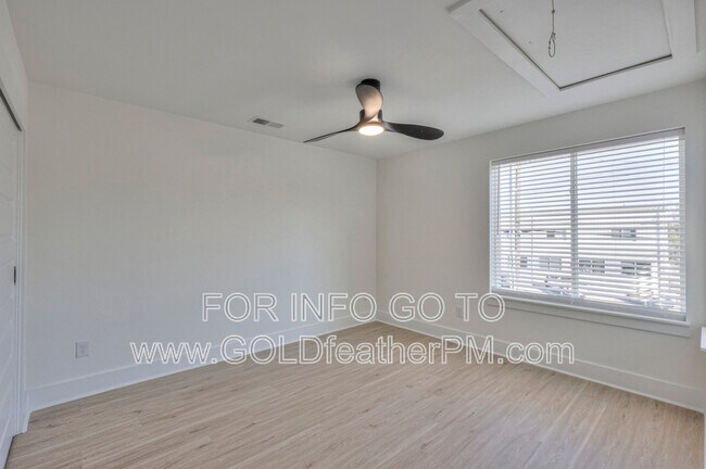 Building Photo - 402 E Trinity Ln