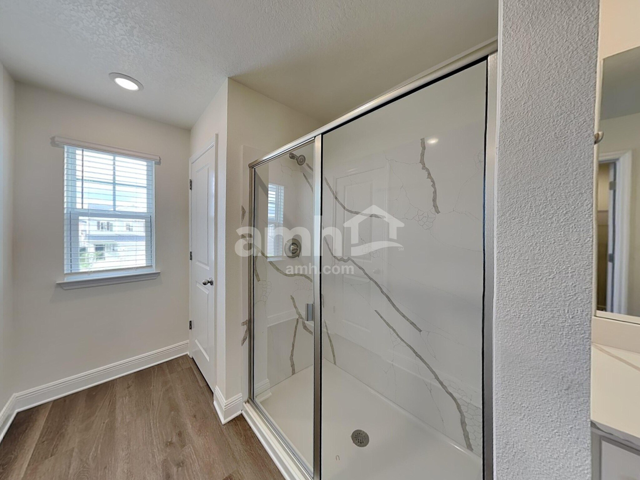 Building Photo - 5949 Pinewood Ests Dr