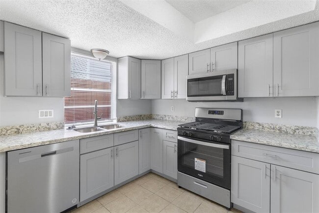 Building Photo - 16322 Espinosa Dr