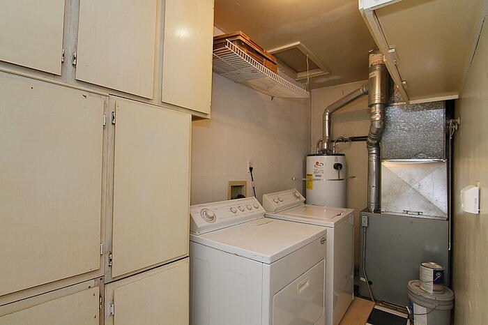 Building Photo - 955 Hillview Dr