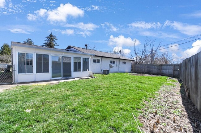 Building Photo - 4344 Broadhurst Dr